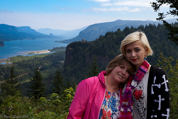 Sandy & Emily at Columbia River Gorge